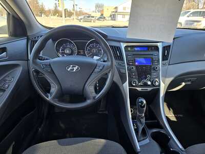 2013 Hyundai Sonata, $3900. Photo 9