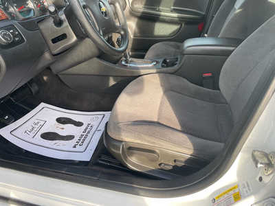 2016 Chevrolet Impala, $7500. Photo 9