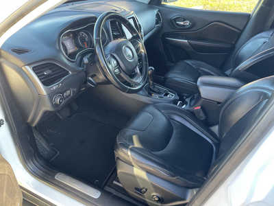 2020 Jeep Cherokee, $14990. Photo 9