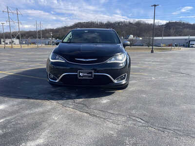 2018 Chrysler Pacifica, $13950. Photo 2