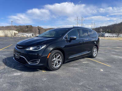 2018 Chrysler Pacifica, $13950. Photo 3
