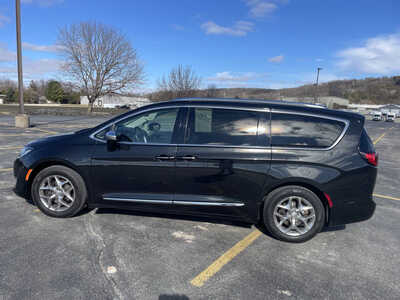 2018 Chrysler Pacifica, $13950. Photo 4