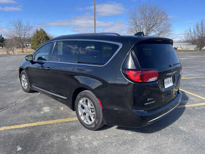2018 Chrysler Pacifica, $13950. Photo 5