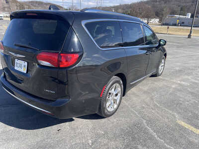 2018 Chrysler Pacifica, $13950. Photo 7