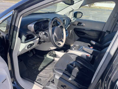 2018 Chrysler Pacifica, $13950. Photo 9