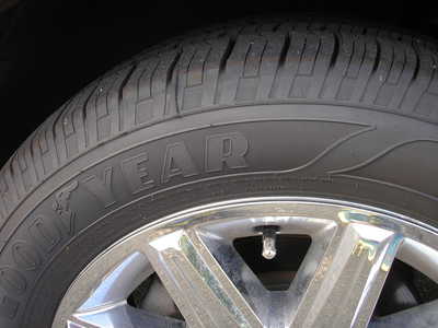 2011 Cadillac DTS, $5999. Photo 3