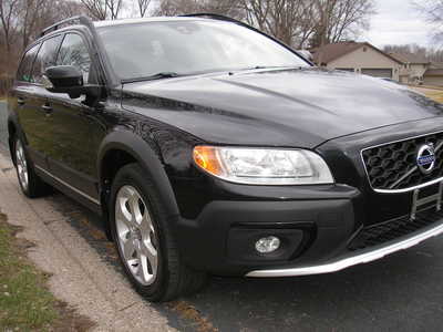 2016 Volvo XC70, $11500. Photo 3