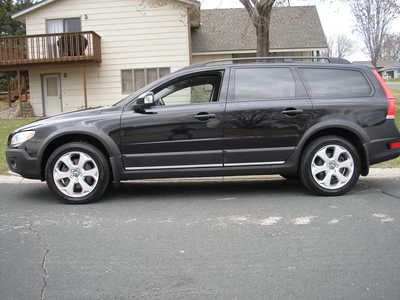 2016 Volvo XC70, $11500. Photo 4