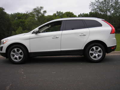 2012 Volvo XC60, $9999. Photo 4