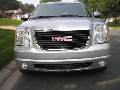 2010 GMC Yukon XL, $5999. Photo 2