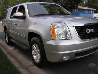 2010 GMC Yukon XL, $5999. Photo 3