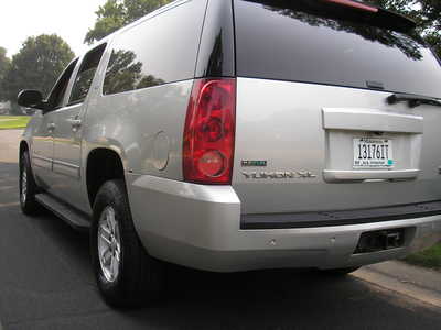 2010 GMC Yukon XL, $5999. Photo 5