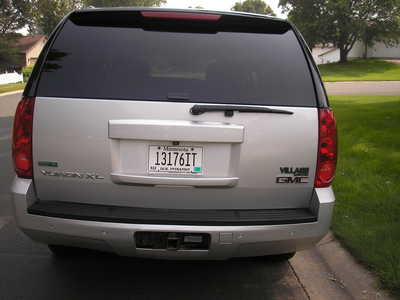 2010 GMC Yukon XL, $5999. Photo 6