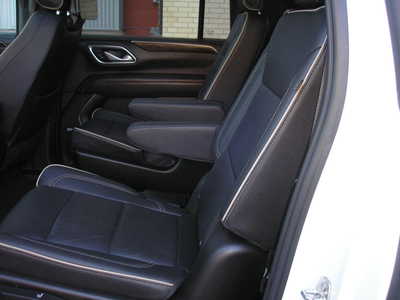 2021 Chevrolet Suburban, $31999. Photo 11