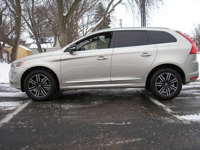 2017 Volvo XC60, $15999. Photo 4