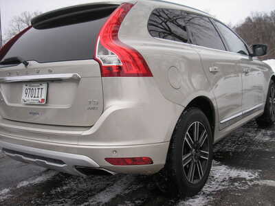 2017 Volvo XC60, $15999. Photo 7