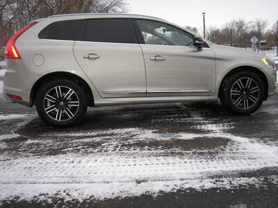 2017 Volvo XC60, $15999. Photo 8