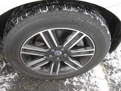 2017 Volvo XC60, $15999. Photo 9