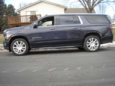 2023 Chevrolet Suburban, $44999. Photo 4