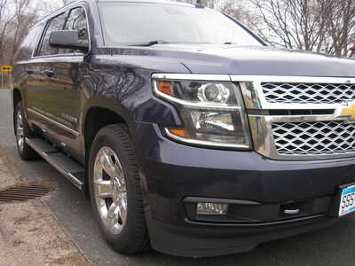 2017 Chevrolet Suburban, $13900. Photo 3