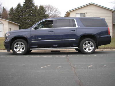 2017 Chevrolet Suburban, $13900. Photo 4