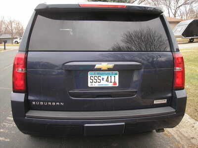 2017 Chevrolet Suburban, $13900. Photo 6