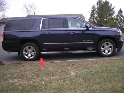 2017 Chevrolet Suburban, $13900. Photo 8