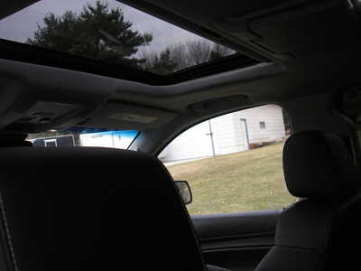 2017 Chevrolet Suburban, $13900. Photo 9