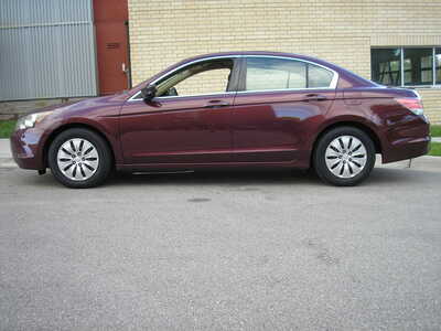 2010 Honda Accord, $3999. Photo 4