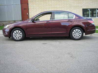 2010 Honda Accord, $3999. Photo 5