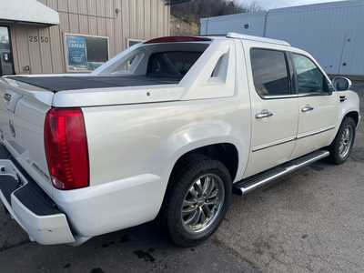 2010 Cadillac Escalade EXT, $9999. Photo 7