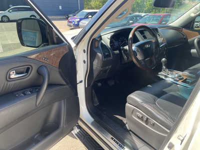 2015 Infiniti QX80, $10999. Photo 9