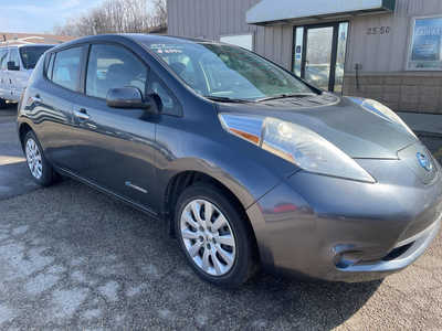 2013 Nissan Leaf, $3999. Photo 2