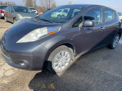 2013 Nissan Leaf, $3999. Photo 4