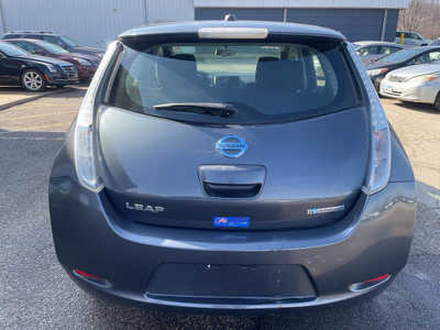 2013 Nissan Leaf, $3999. Photo 6
