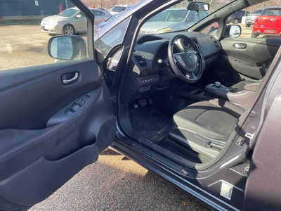 2013 Nissan Leaf, $3999. Photo 8