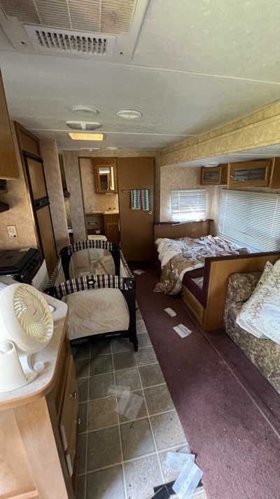 2004 Dutchmen Dutchman, $1999. Photo 4