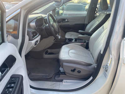2017 Chrysler Pacifica, $13999. Photo 10