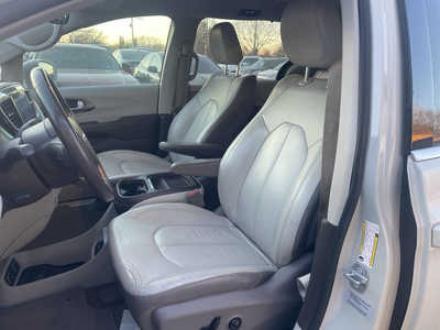 2017 Chrysler Pacifica, $13999. Photo 11