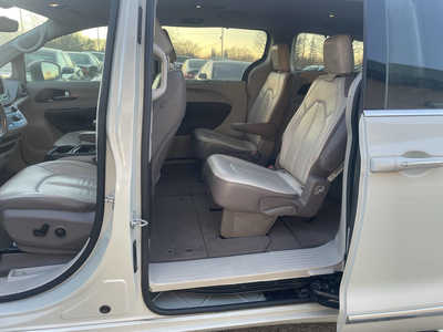 2017 Chrysler Pacifica, $13999. Photo 12