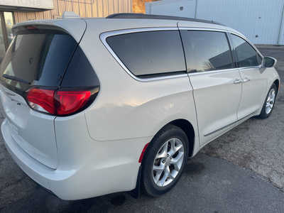 2017 Chrysler Pacifica, $13999. Photo 7