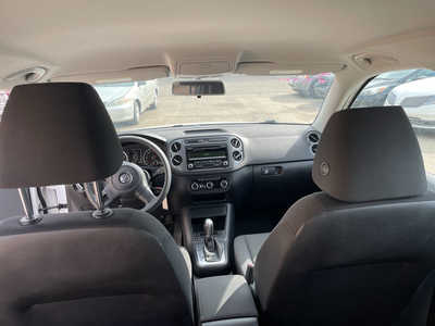 2012 Volkswagen Tiguan, $3999. Photo 12
