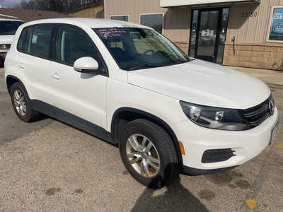 2012 Volkswagen Tiguan, $3999. Photo 2