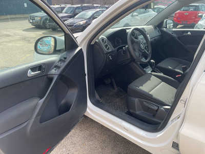 2012 Volkswagen Tiguan, $3999. Photo 8