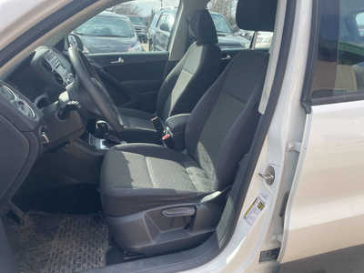 2012 Volkswagen Tiguan, $3999. Photo 9