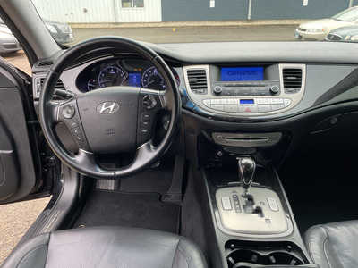 2014 Hyundai Genesis, $4999. Photo 12