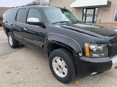 2007 Chevrolet Suburban, $2999. Photo 2