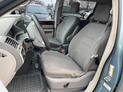 2010 Chrysler Town & Country, $2999. Photo 10