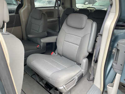 2010 Chrysler Town & Country, $2999. Photo 12