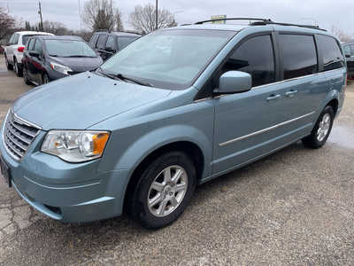 2010 Chrysler Town & Country, $2999. Photo 4